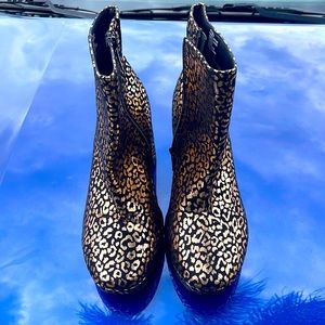 New Torrid Rose Gold and Black Boots 9.5WW